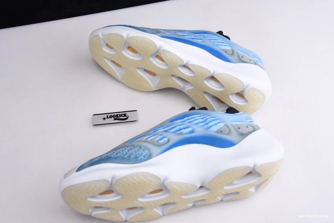 YEEZY GLOW 700 ADIDAS DARK IN THE V3 G54850 0818